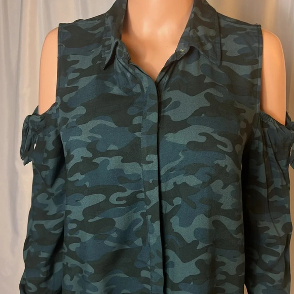 Rock & Republic Button Down Camouflage Western Ruffle Size M Longsleeve Fall - Picture 3 of 13